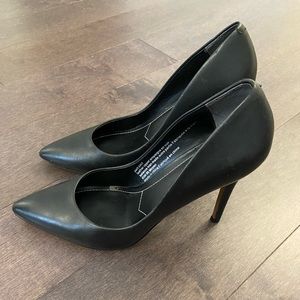 Charles By Charles David Black Leather Pumps (Size 8.5)